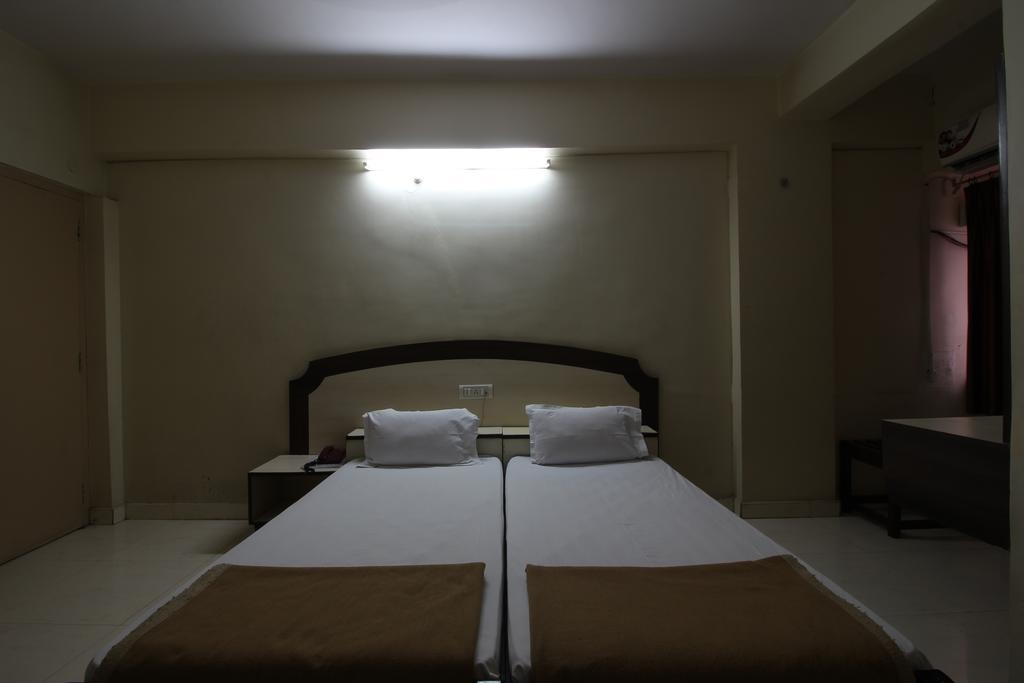 Hotel Maya Deluxe Hyderabad Exterior foto