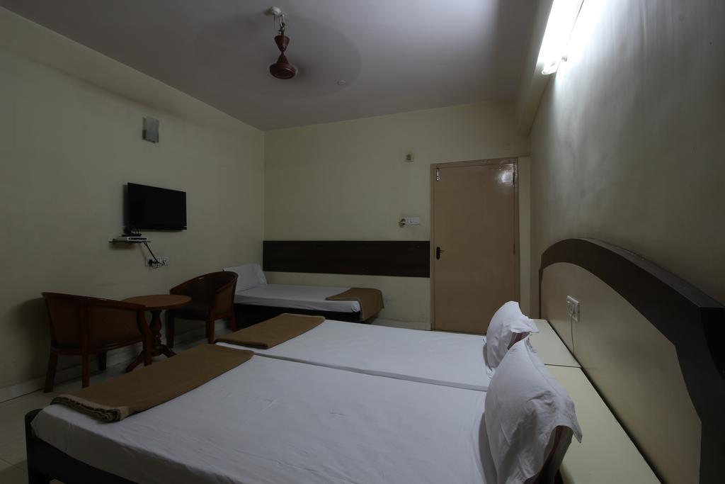 Hotel Maya Deluxe Hyderabad Exterior foto