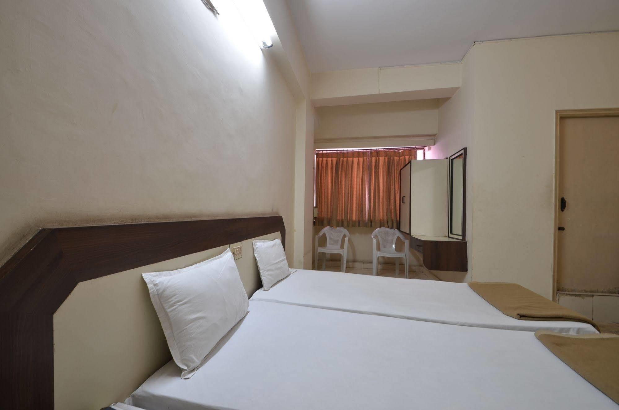 Hotel Maya Deluxe Hyderabad Exterior foto